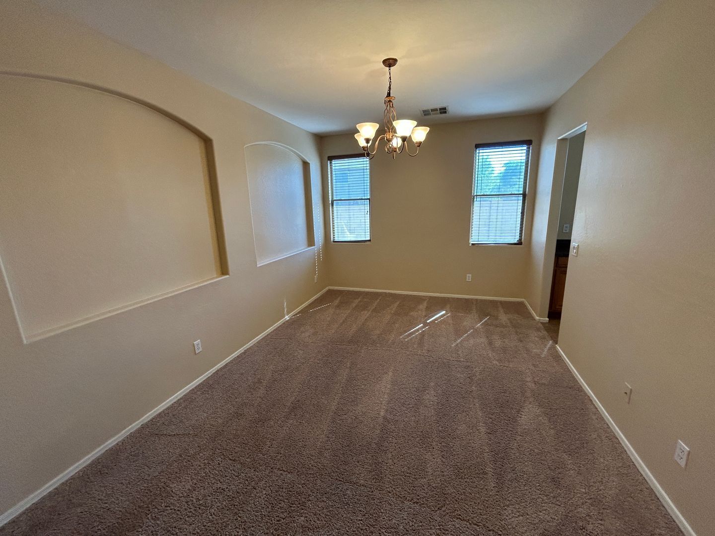 4 bedroom 2.5 bath home with a fenced pool and spa in Mountain Gate property image