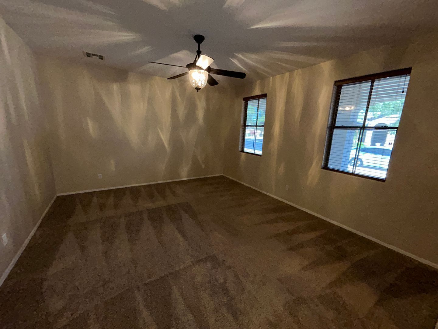 4 bedroom 2.5 bath home with a fenced pool and spa in Mountain Gate property image