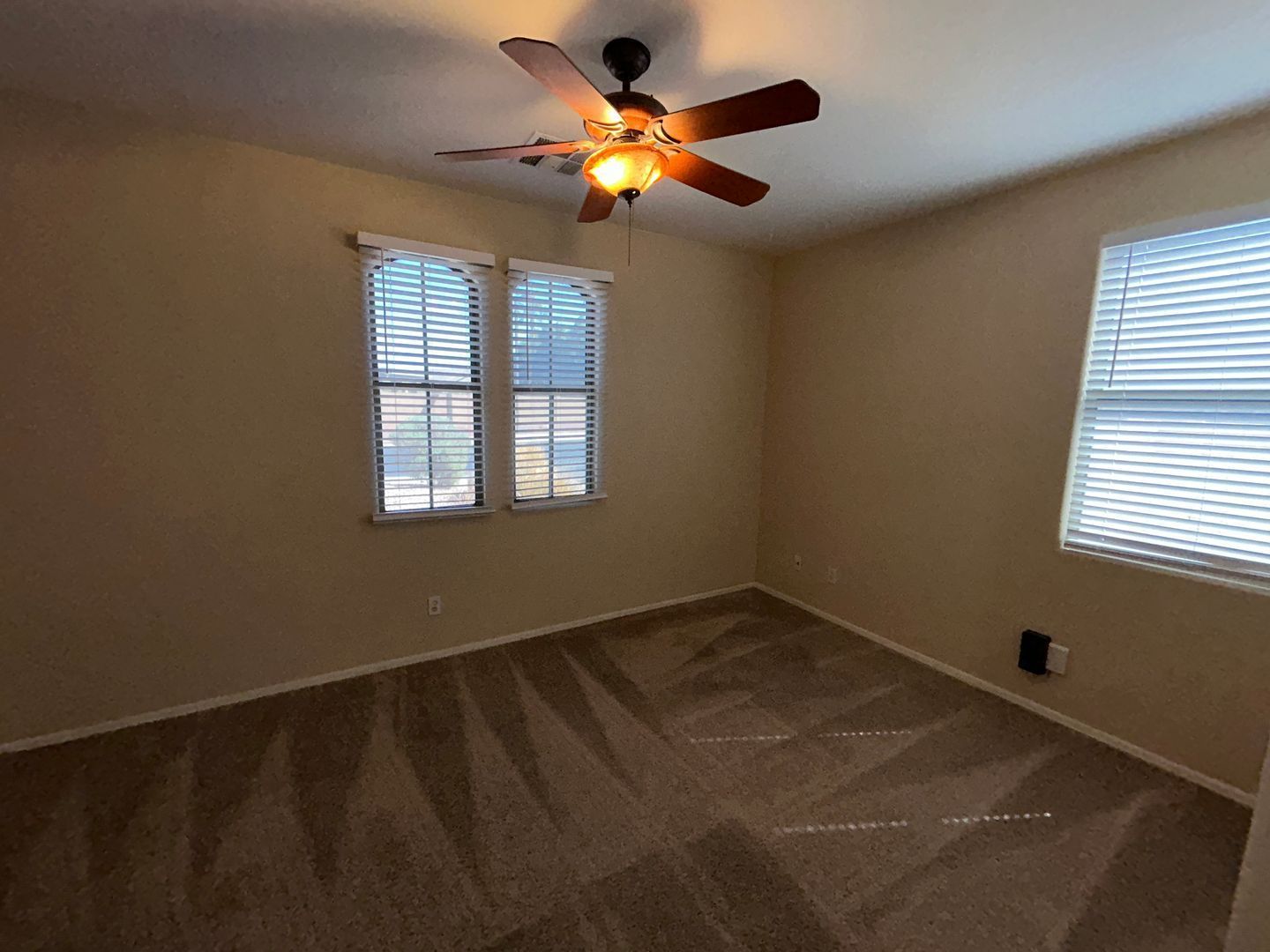 4 bedroom 2.5 bath home with a fenced pool and spa in Mountain Gate property image