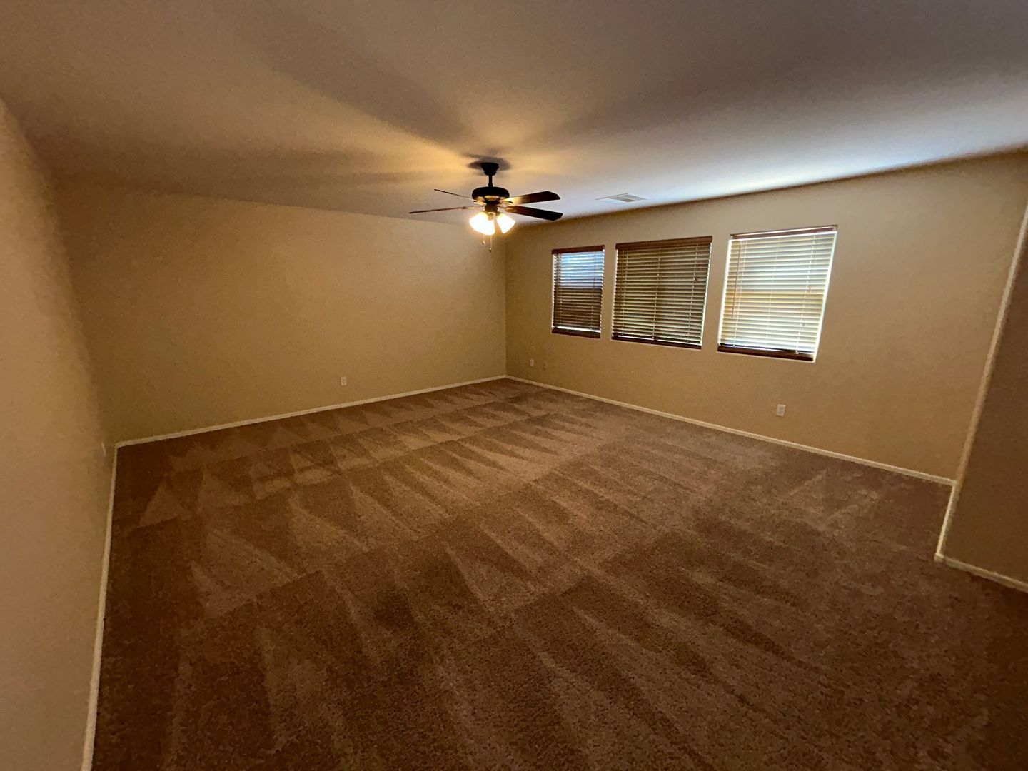 4 bedroom 2.5 bath home with a fenced pool and spa in Mountain Gate property image