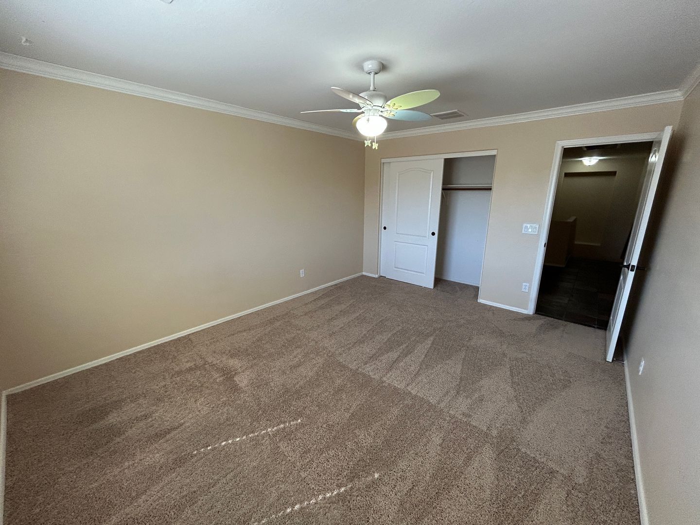 4 bedroom 2.5 bath home with a fenced pool and spa in Mountain Gate property image