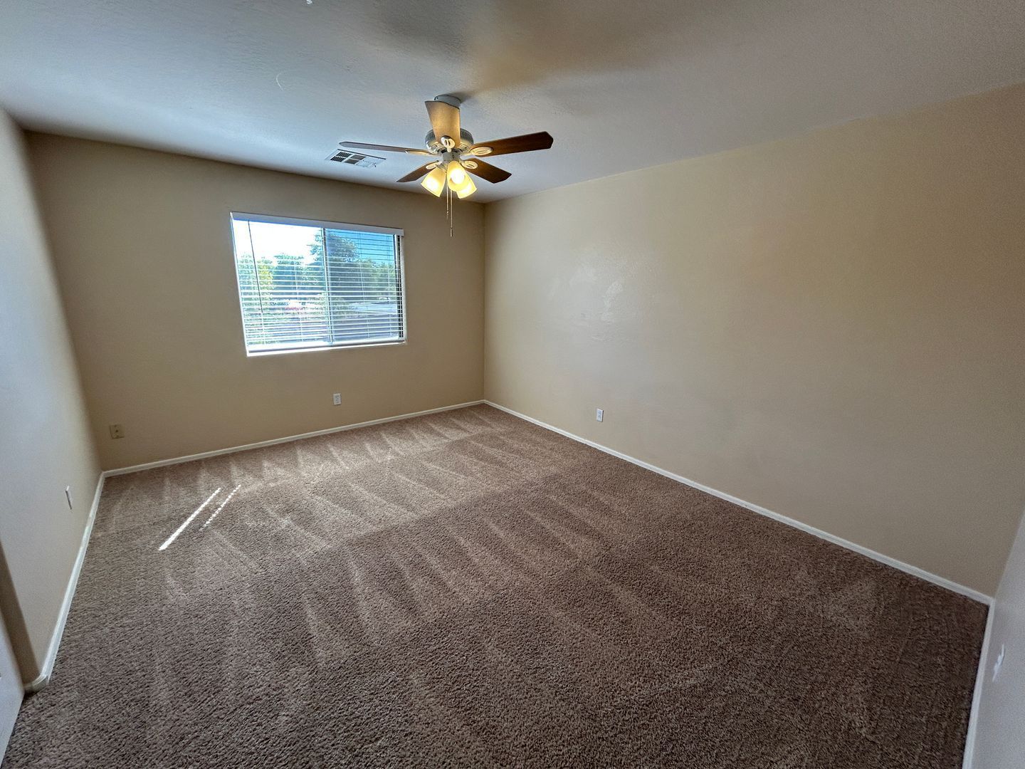 4 bedroom 2.5 bath home with a fenced pool and spa in Mountain Gate property image