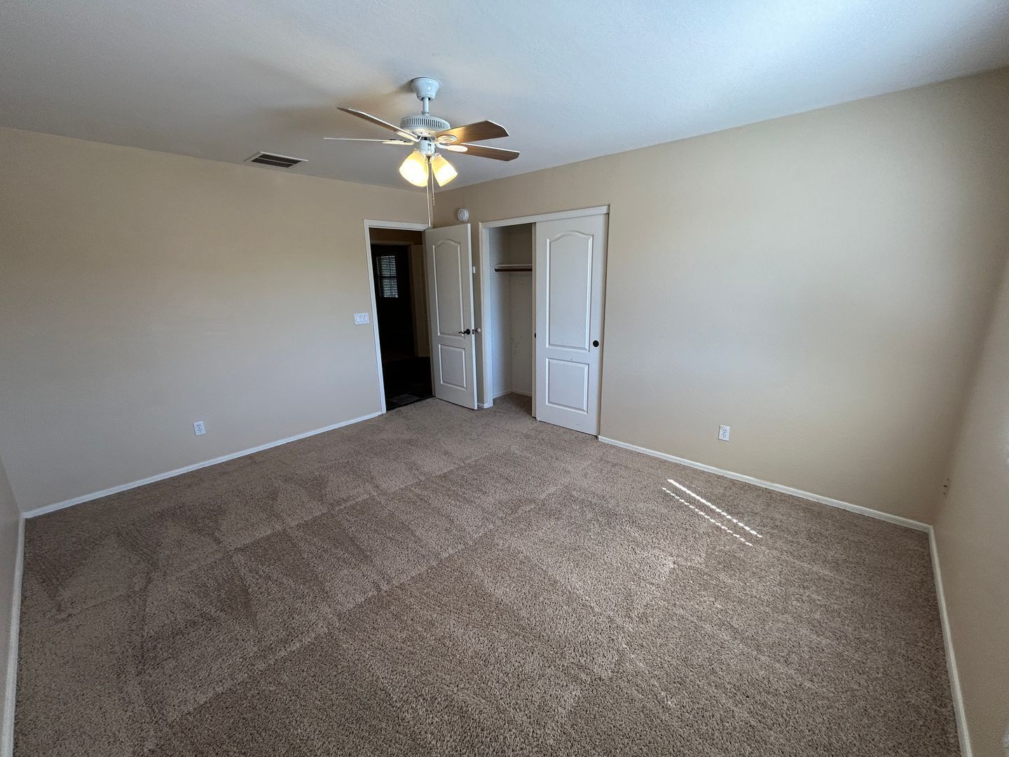 4 bedroom 2.5 bath home with a fenced pool and spa in Mountain Gate property image