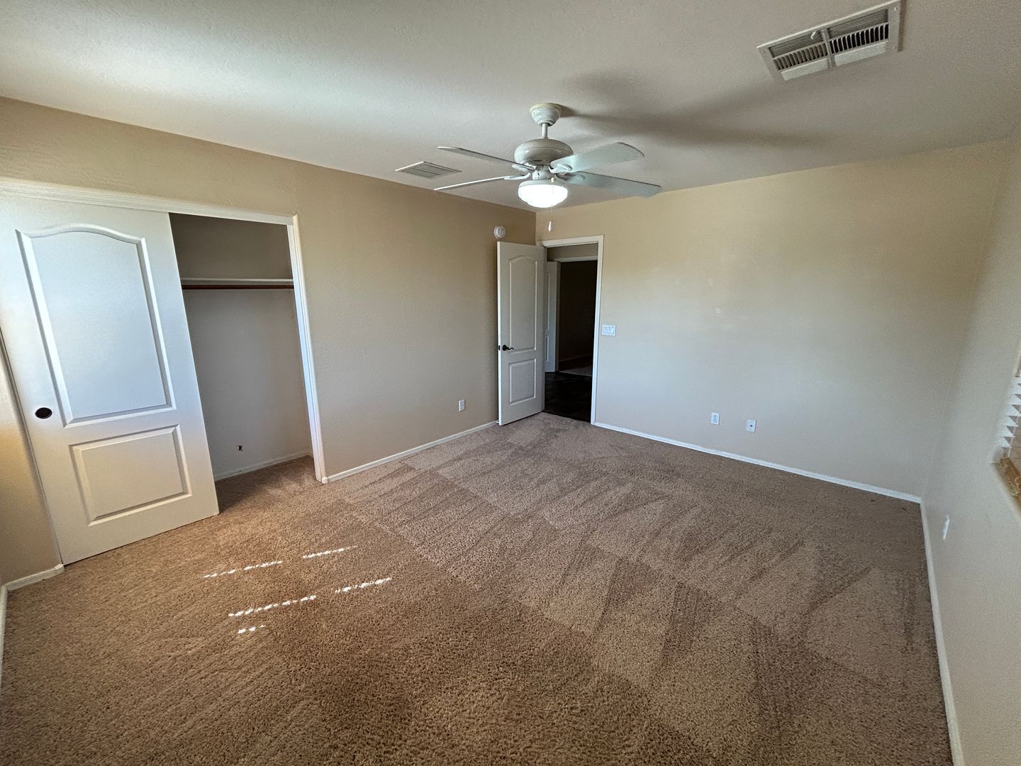 4 bedroom 2.5 bath home with a fenced pool and spa in Mountain Gate property image