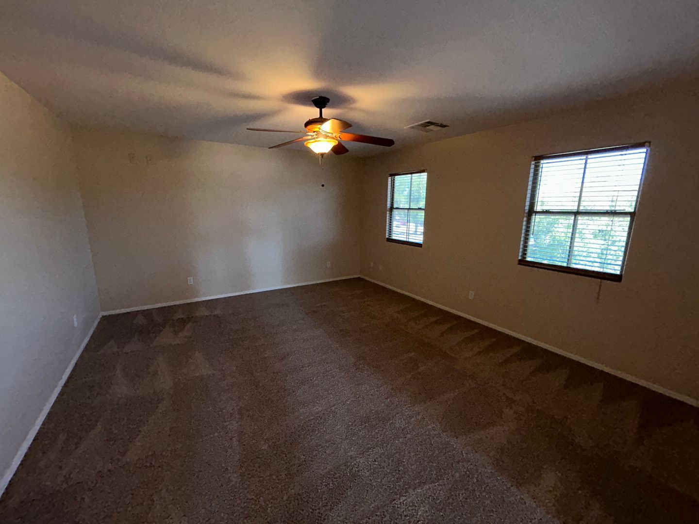 4 bedroom 2.5 bath home with a fenced pool and spa in Mountain Gate property image