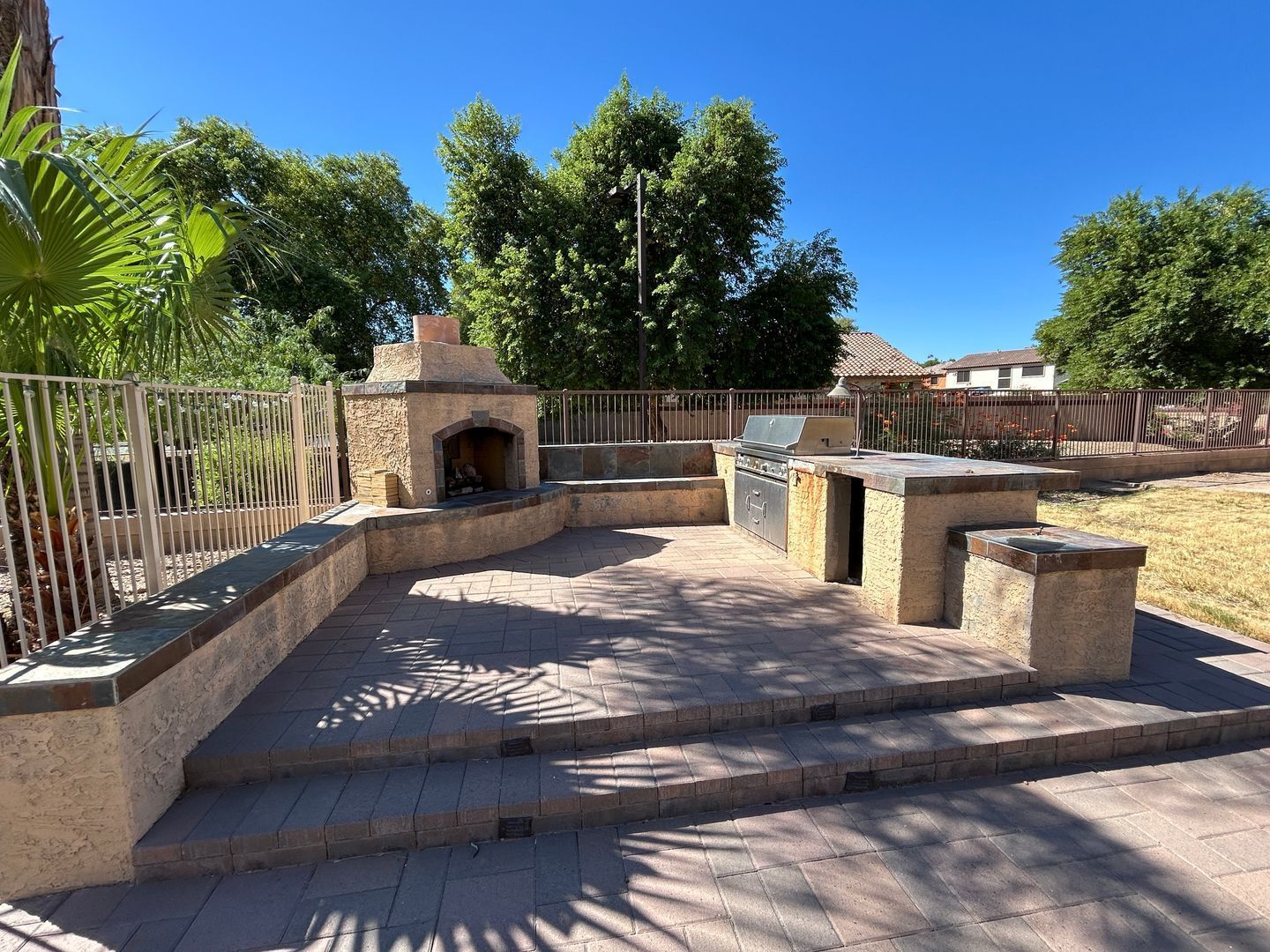 4 bedroom 2.5 bath home with a fenced pool and spa in Mountain Gate property image