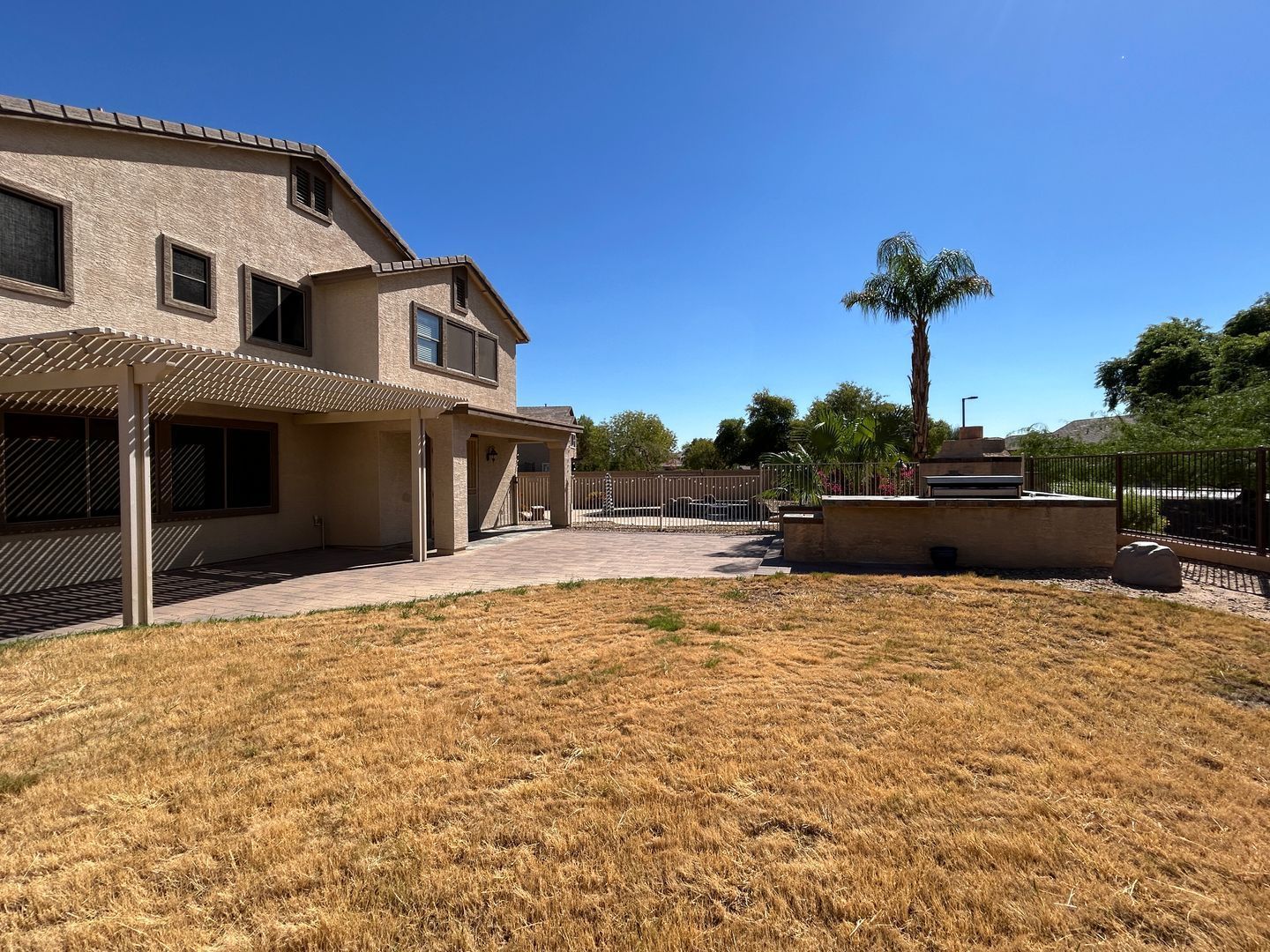 4 bedroom 2.5 bath home with a fenced pool and spa in Mountain Gate property image