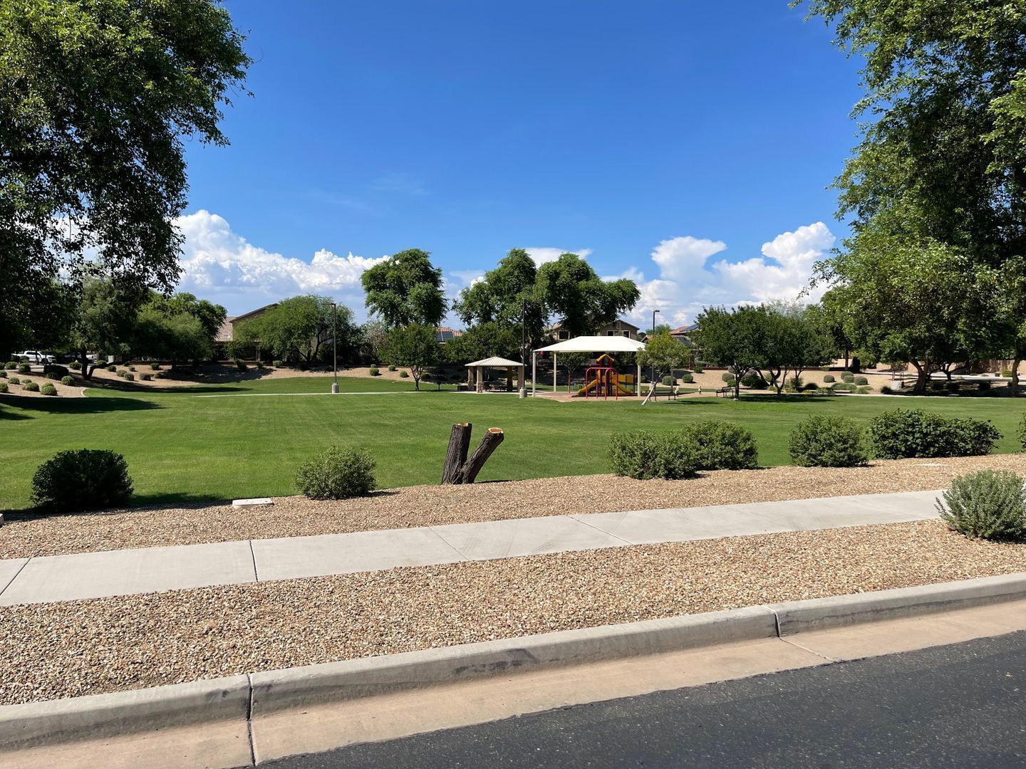 4 bedroom 2.5 bath home with a fenced pool and spa in Mountain Gate property image
