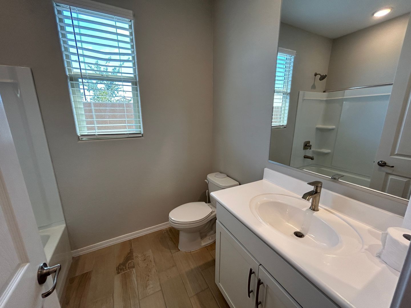 Beautiful Home built in 2023, 3 bedrooms / 3 bathrooms- Available early November property image