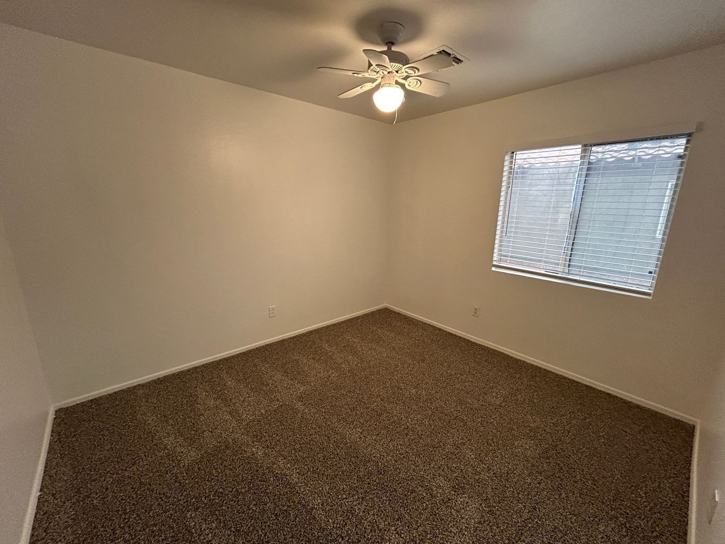 2 bedroom / 2 bathroom home located in El Mirage property image
