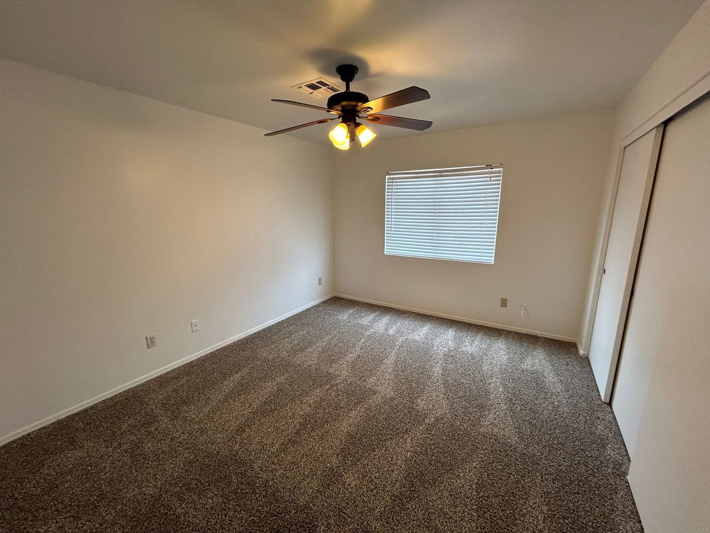 2 bedroom / 2 bathroom home located in El Mirage property image