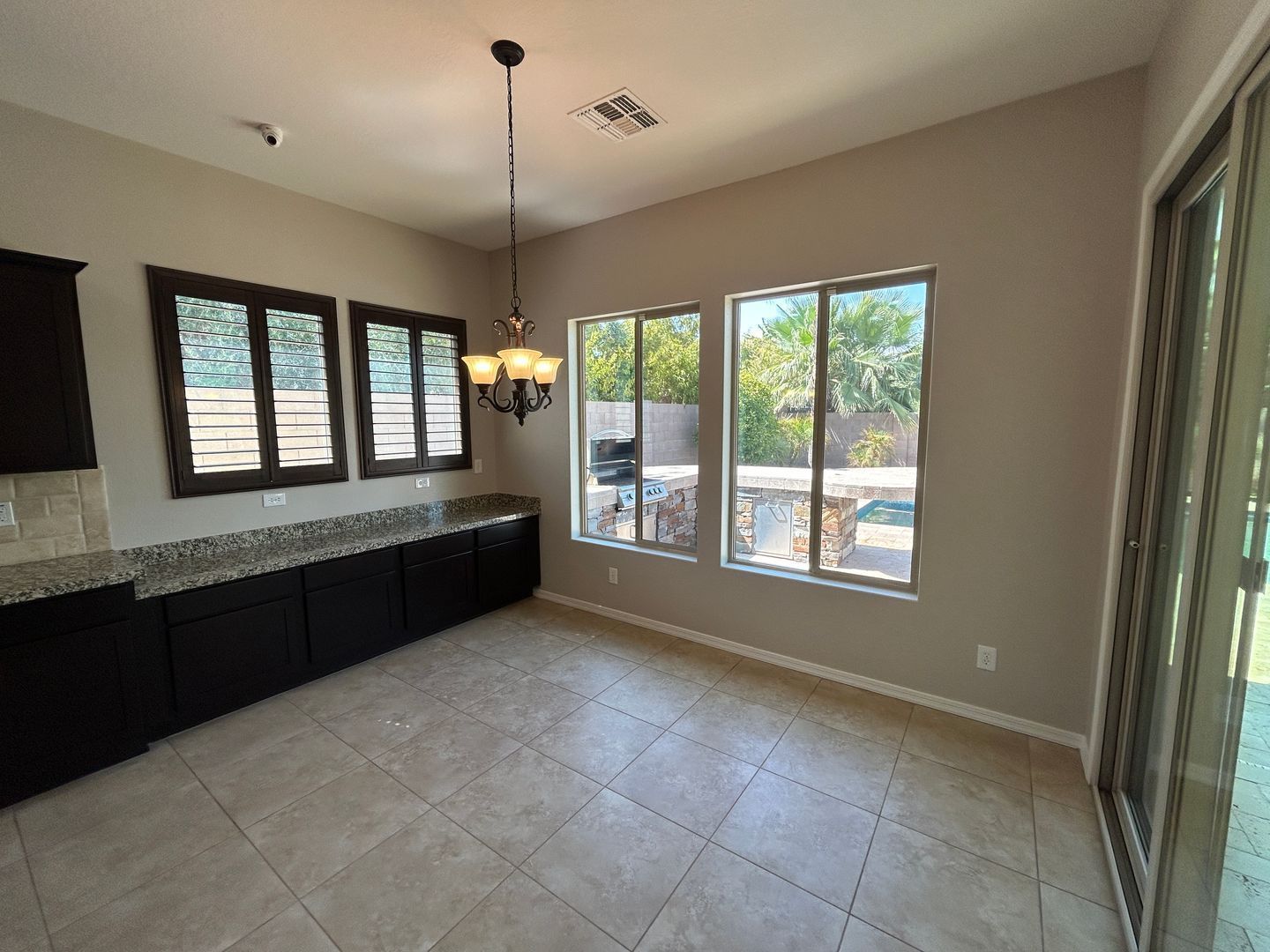Absolutely Gorgeous SOLAR 4 bedroom home, den and 2.5 bathrooms in Litchfield Park property image