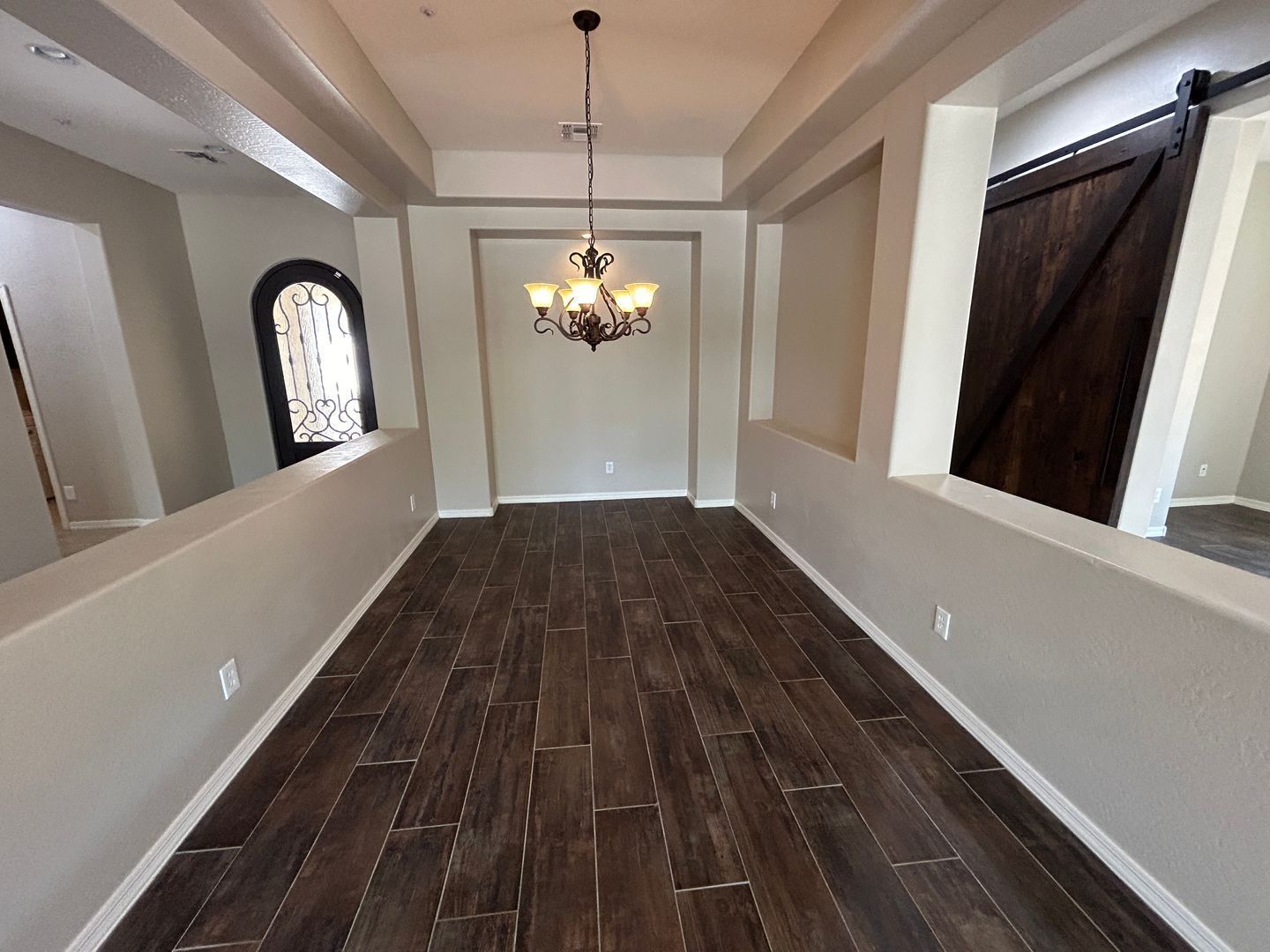 Absolutely Gorgeous SOLAR 4 bedroom home, den and 2.5 bathrooms in Litchfield Park property image