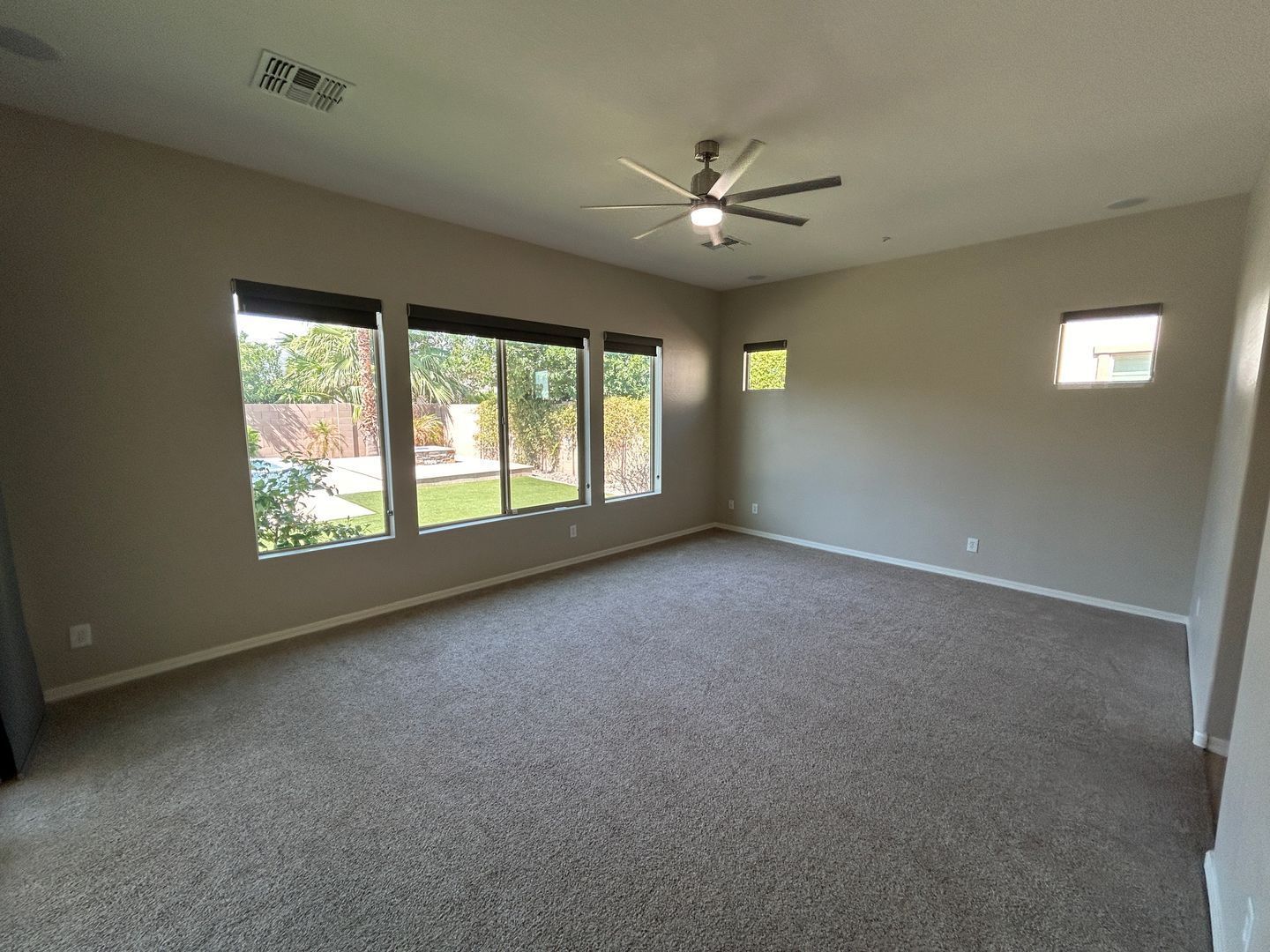 Absolutely Gorgeous SOLAR 4 bedroom home, den and 2.5 bathrooms in Litchfield Park property image