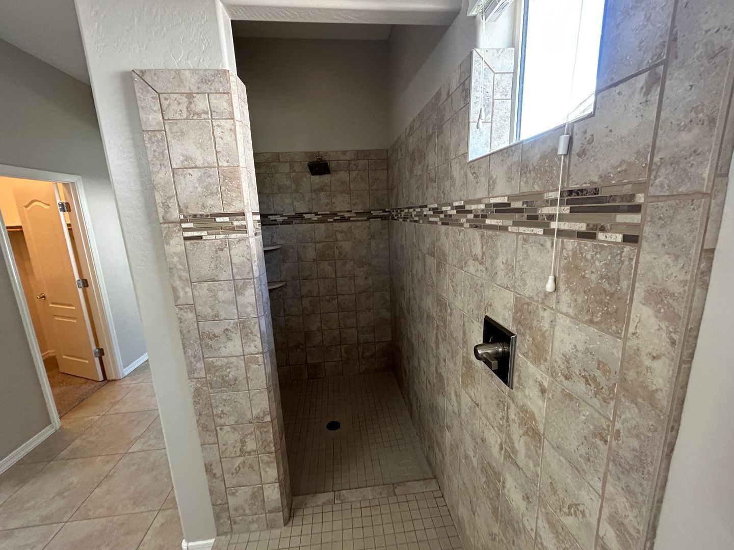 Absolutely Gorgeous SOLAR 4 bedroom home, den and 2.5 bathrooms in Litchfield Park property image