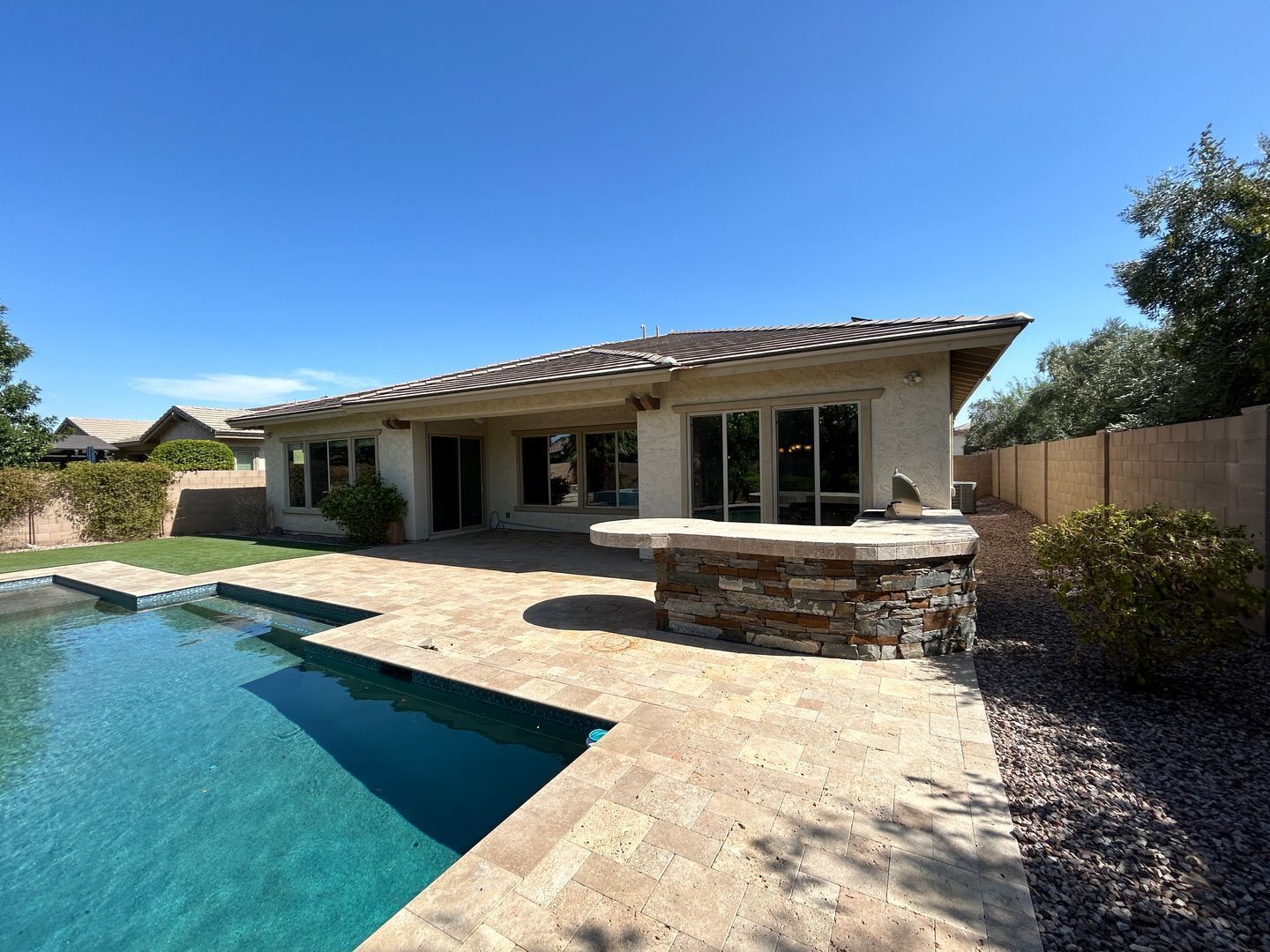 Absolutely Gorgeous SOLAR 4 bedroom home, den and 2.5 bathrooms in Litchfield Park property image
