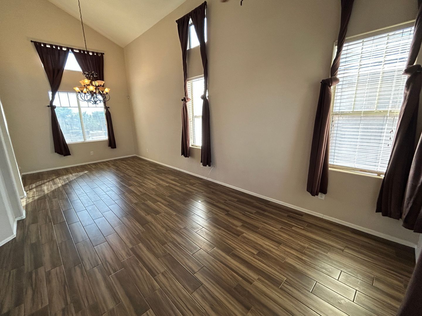 Gorgeous 4 bed 3 bath with pool and spa in Cortessa! property image