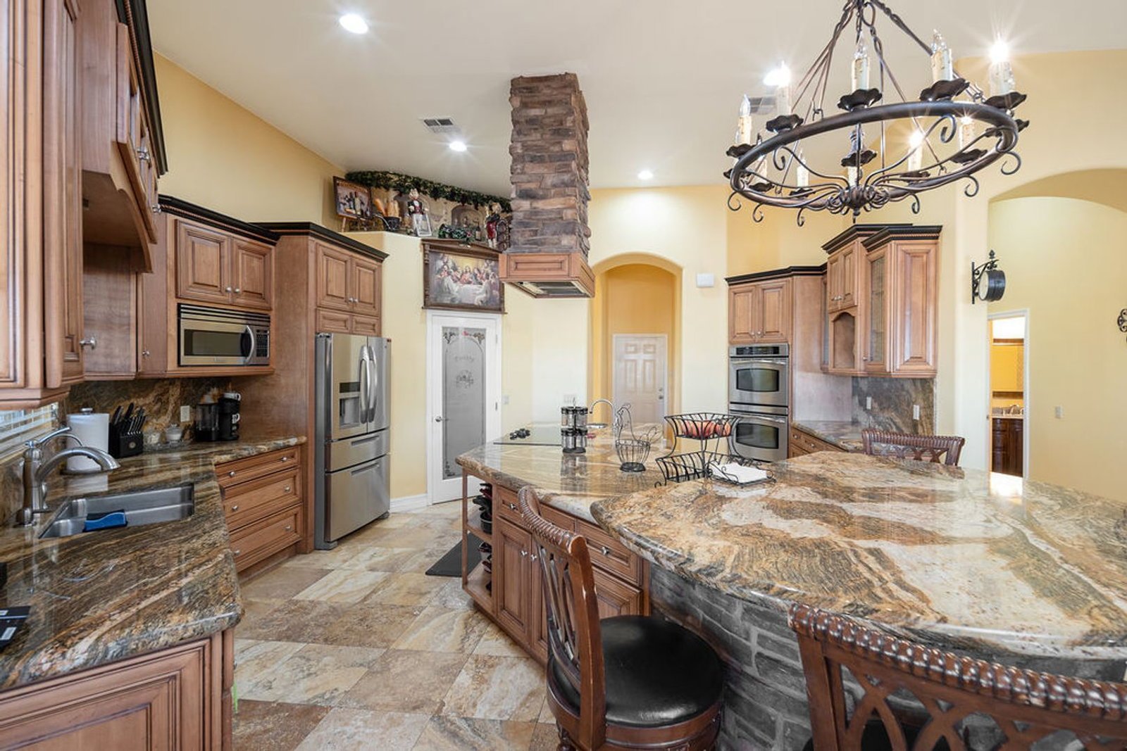 Furnished/Unfurnished 4 bedroom / 4.5 bathroom CUSTOM HOME available for Mid October move in! property image