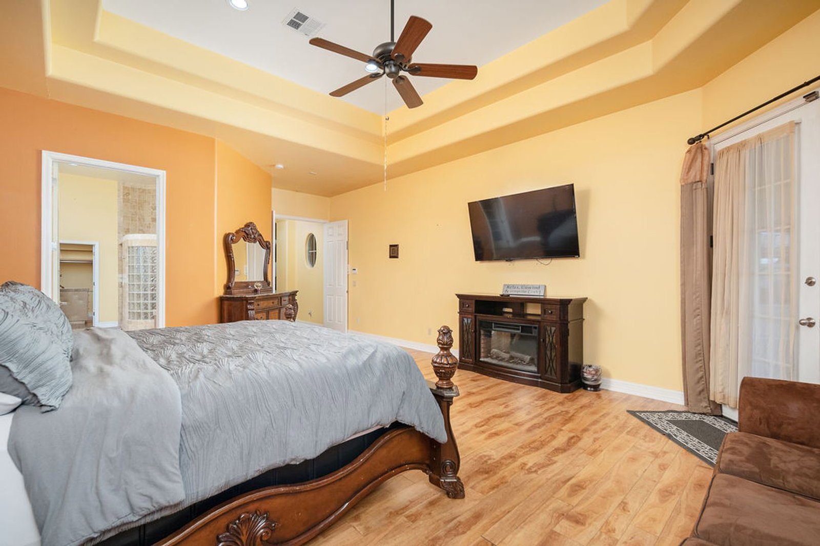 Furnished/Unfurnished 4 bedroom / 4.5 bathroom CUSTOM HOME available for Mid October move in! property image