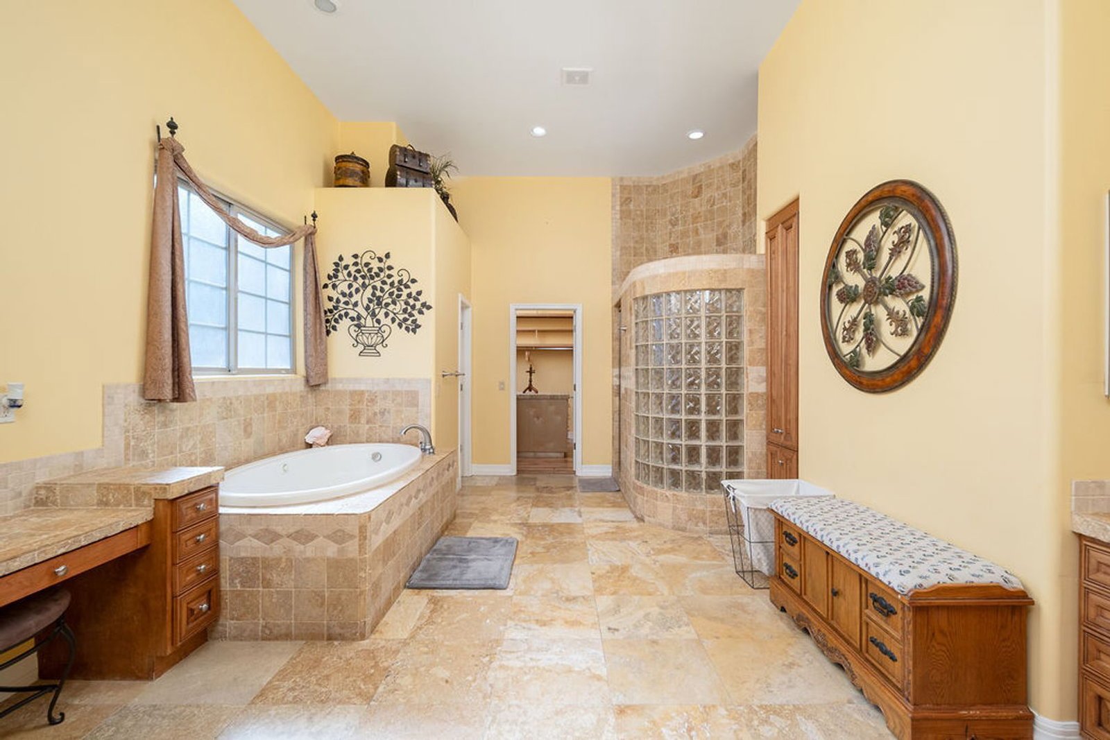 Furnished/Unfurnished 4 bedroom / 4.5 bathroom CUSTOM HOME available for Mid October move in! property image