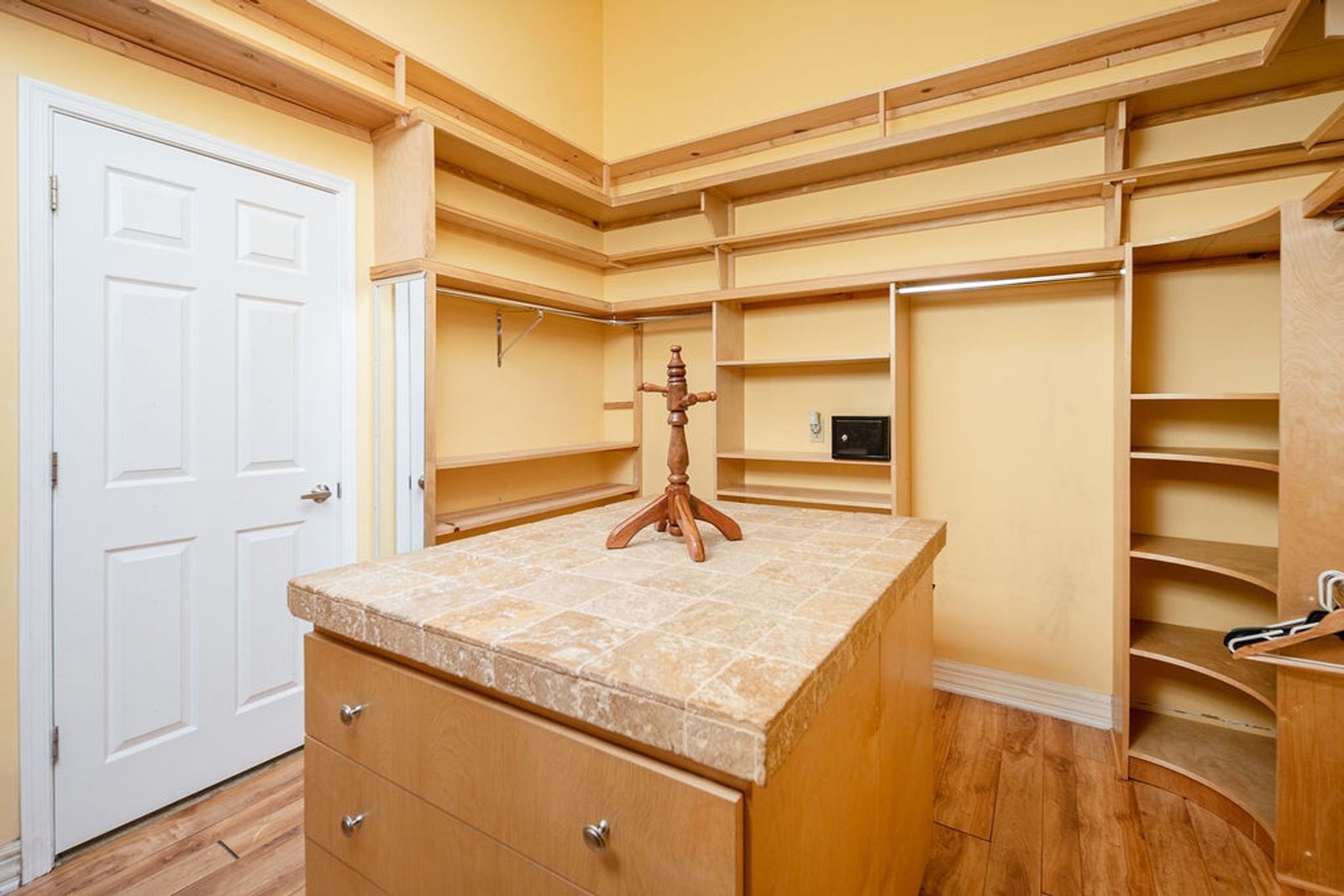 Furnished/Unfurnished 4 bedroom / 4.5 bathroom CUSTOM HOME available for Mid October move in! property image