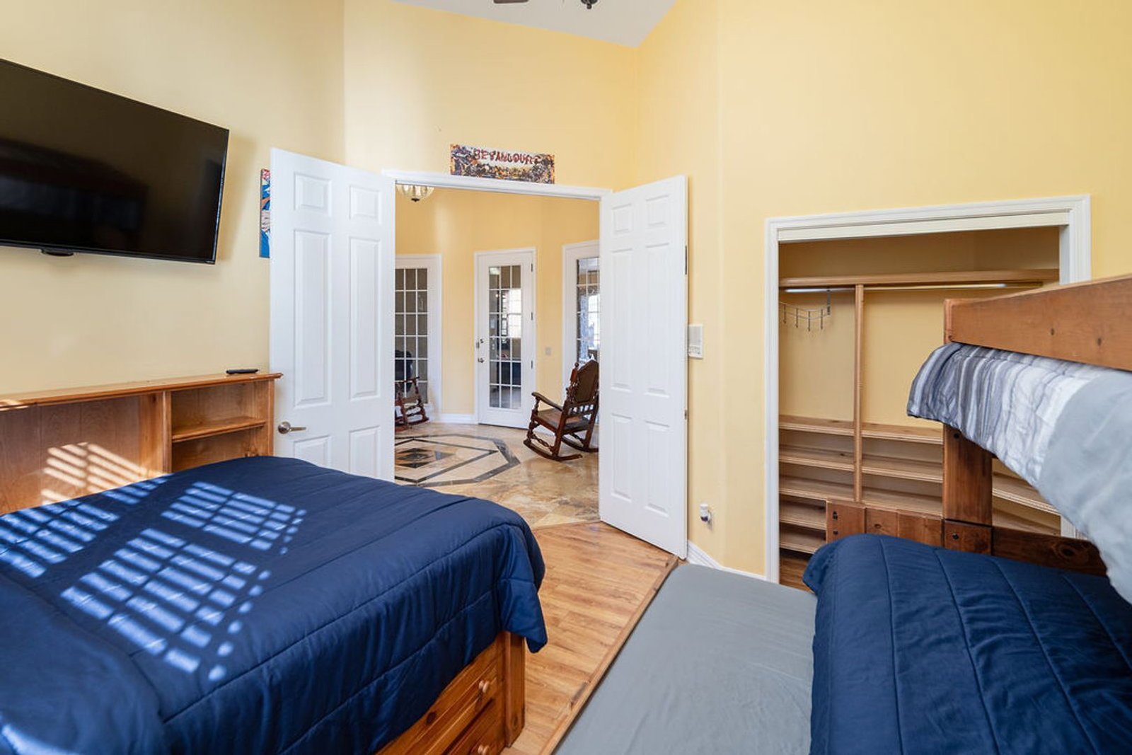 Furnished/Unfurnished 4 bedroom / 4.5 bathroom CUSTOM HOME available for Mid October move in! property image