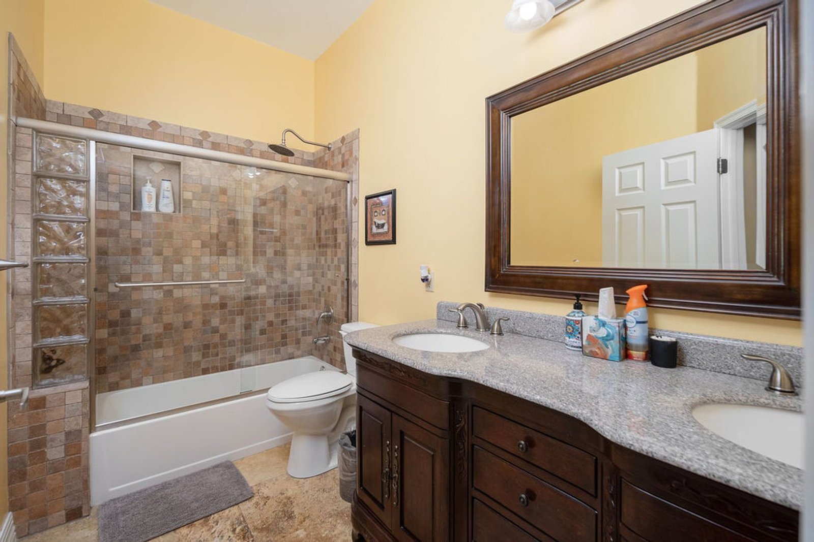 Furnished/Unfurnished 4 bedroom / 4.5 bathroom CUSTOM HOME available for Mid October move in! property image