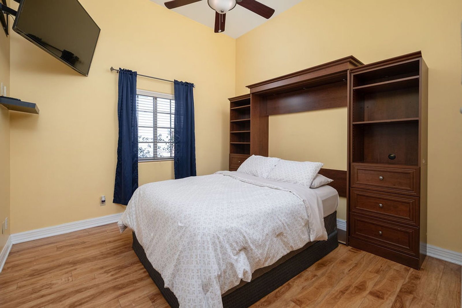 Furnished/Unfurnished 4 bedroom / 4.5 bathroom CUSTOM HOME available for Mid October move in! property image