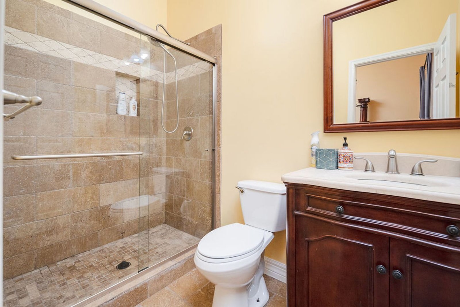 Furnished/Unfurnished 4 bedroom / 4.5 bathroom CUSTOM HOME available for Mid October move in! property image