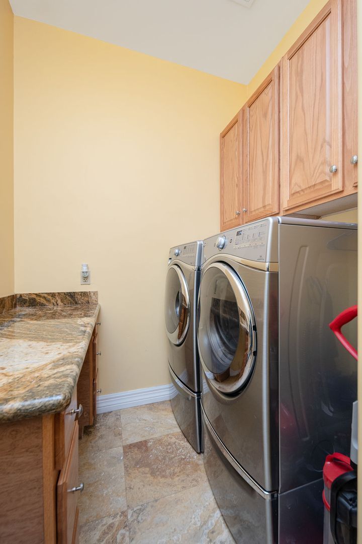 Furnished/Unfurnished 4 bedroom / 4.5 bathroom CUSTOM HOME available for Mid October move in! property image