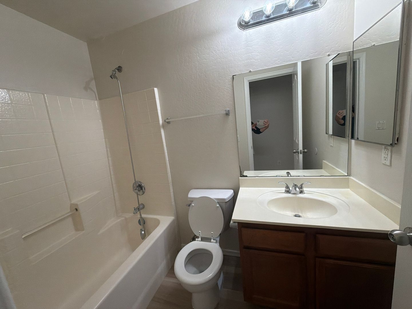 4 bedroom 2 bath home in Laveen Meadows is available for Early September move in! property image