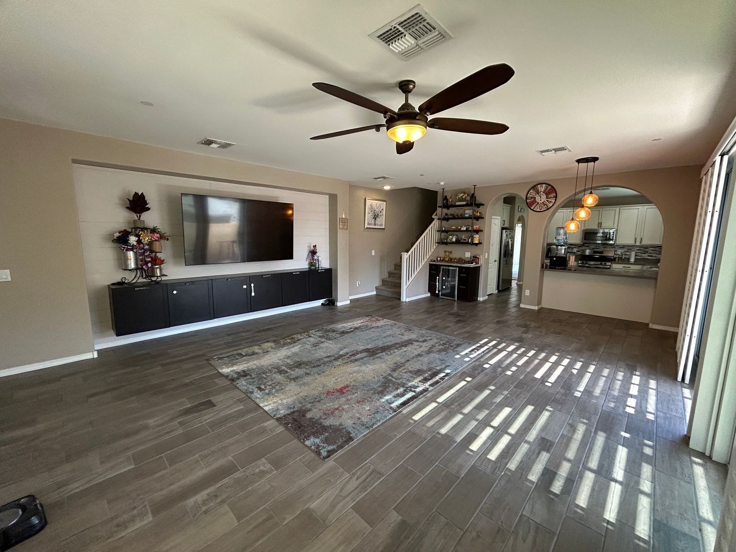Beautiful SOLAR home (4 bedroom/3.5 bathroom) in Vistancia!! property image