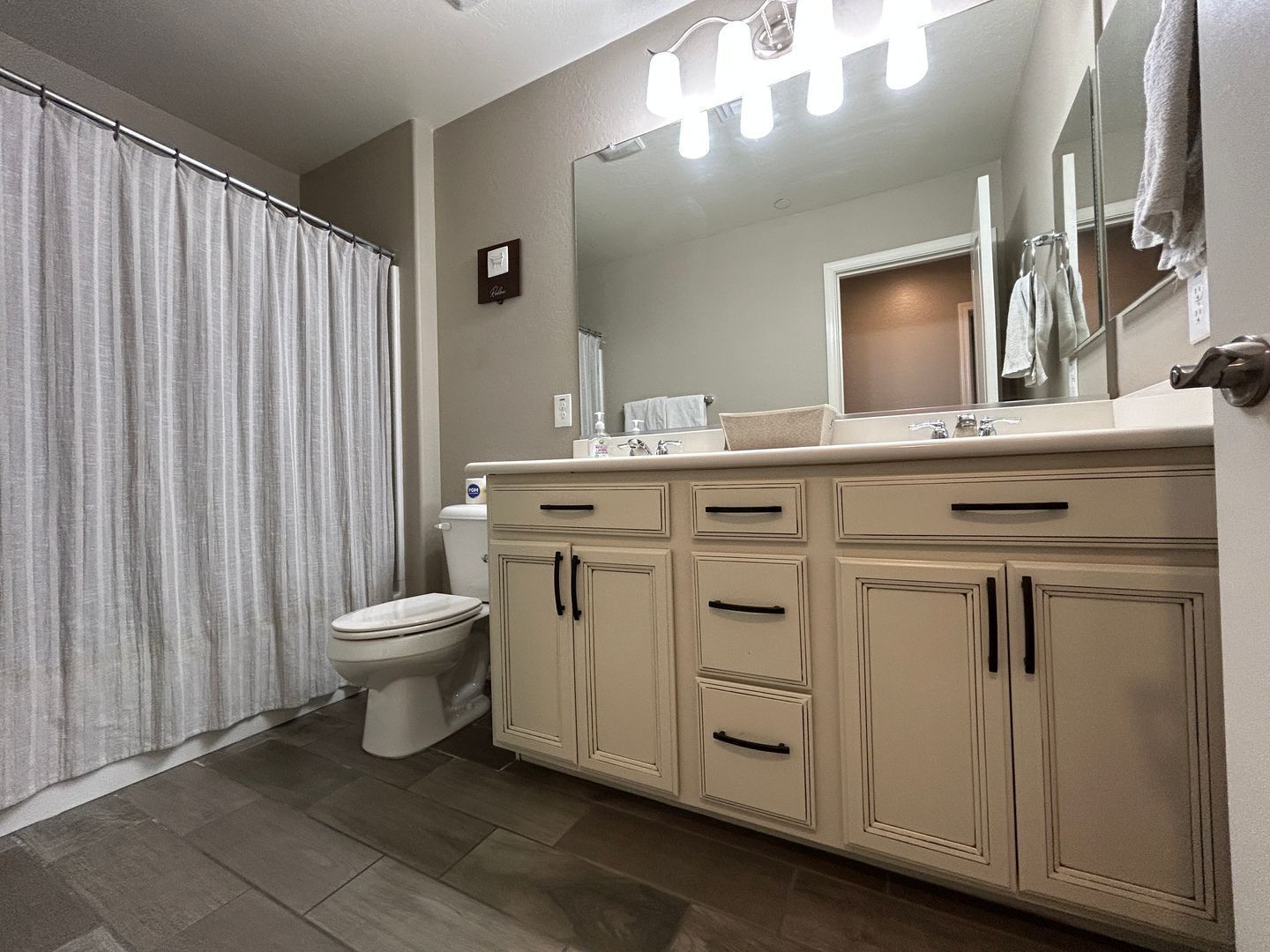 Beautiful SOLAR home (4 bedroom/3.5 bathroom) in Vistancia!! property image